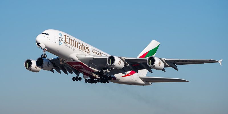 איירבוס A380 של אמירייטס ממריא